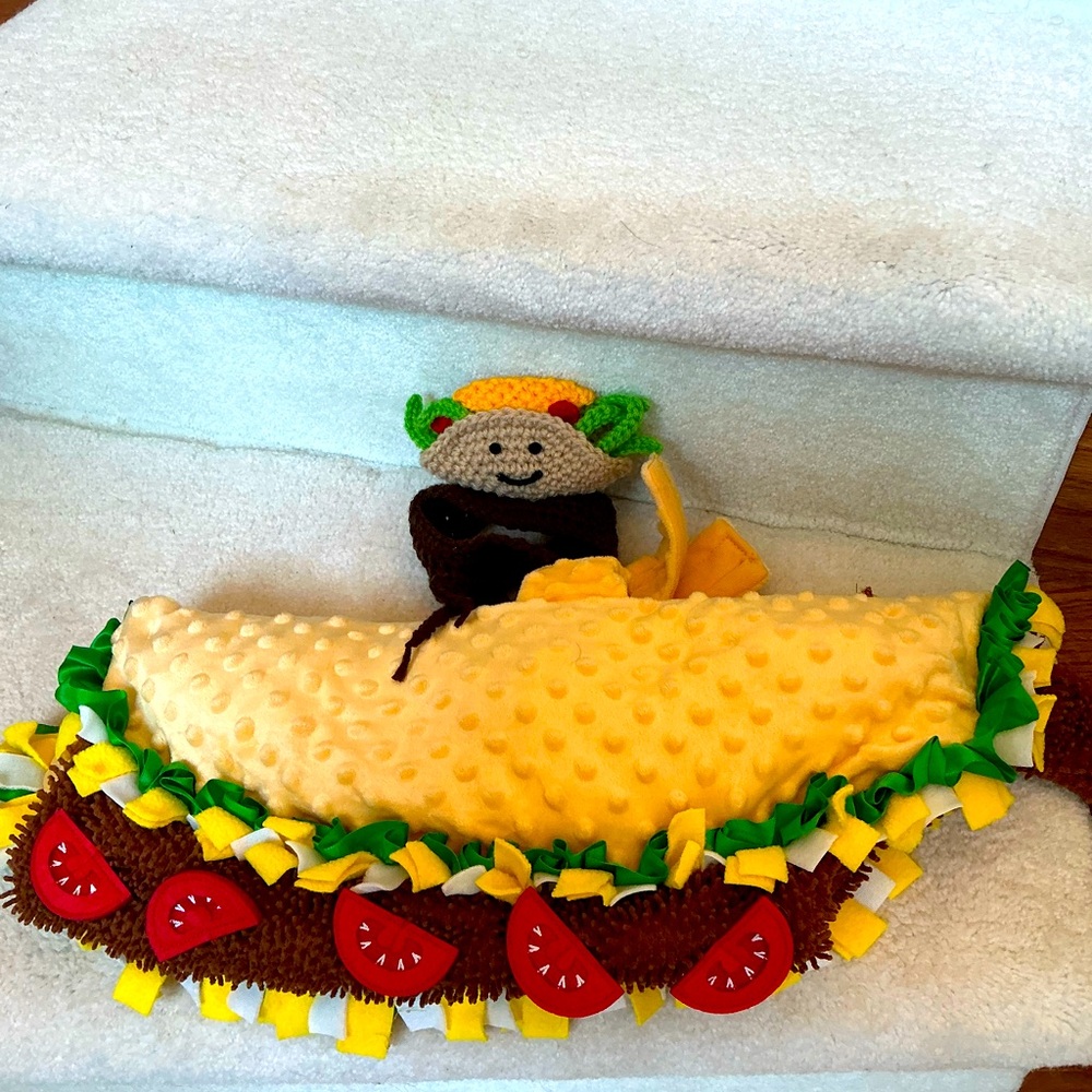ADORABLE TACO SPANISH DOG COSTUME OUTFIT WITH MATCHING CROCHET CAP